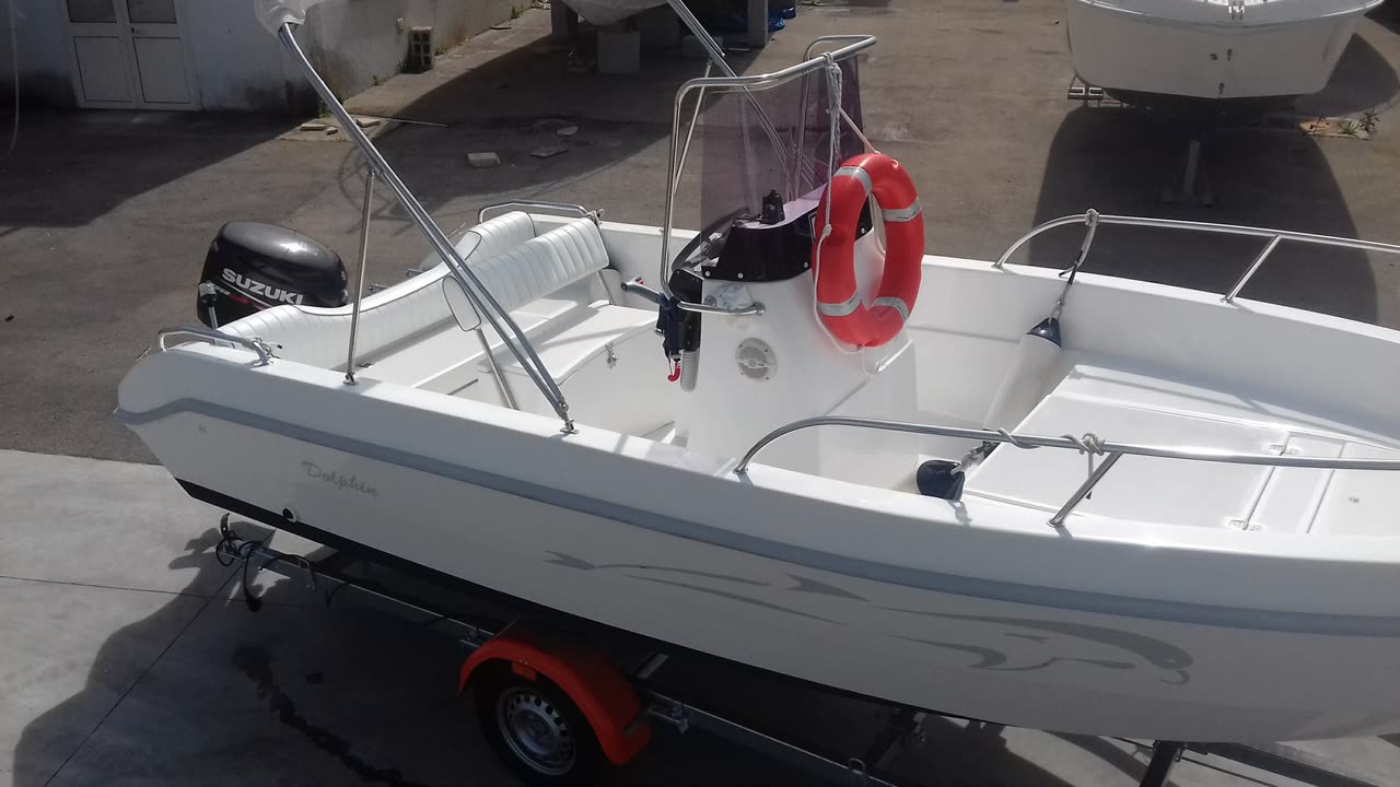 Dolphin Marine Dolphin 21 Open — il pozzetto, nel piazzale del cantiere a Melpignano