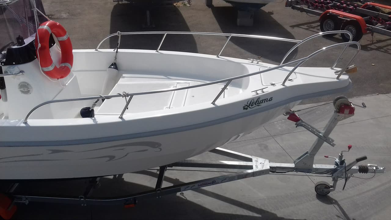Dolphin Marine Dolphin 21 Open — vista dall’alto, nel piazzale del cantiere a Melpignano
