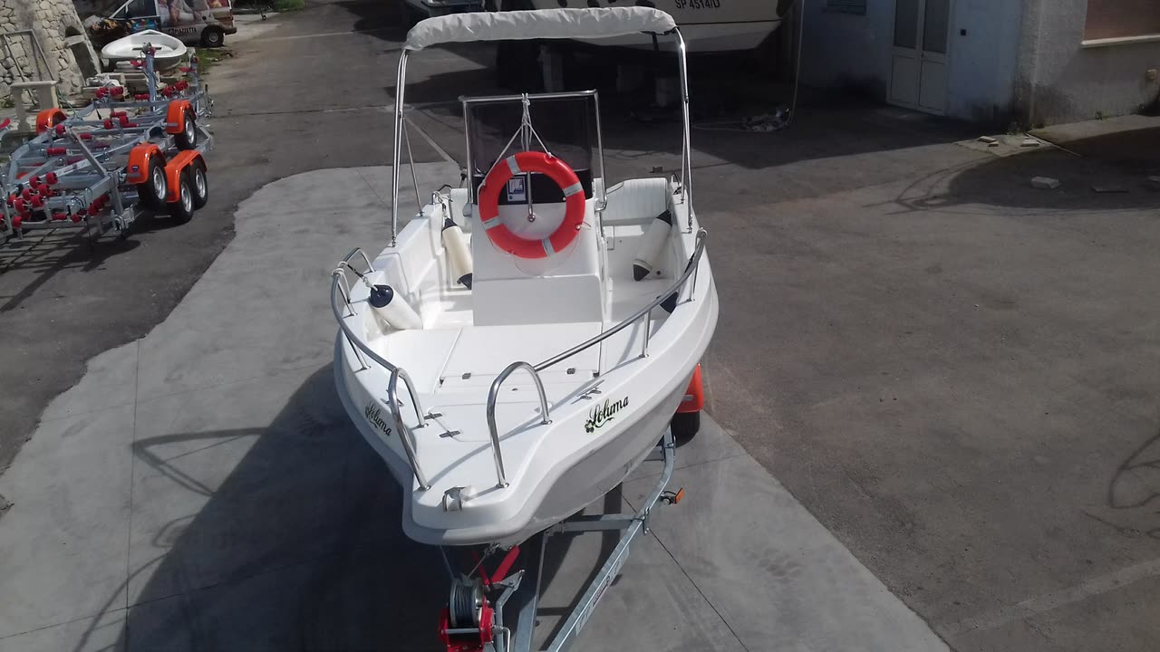 Dolphin Marine Dolphin 21 Open — vista dall’alto, sul carrello di alaggio