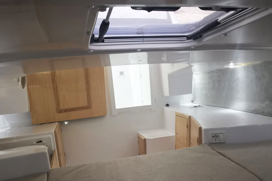 Dolphin Marine Dolphin 25 Cabinato — l’angolo cucina