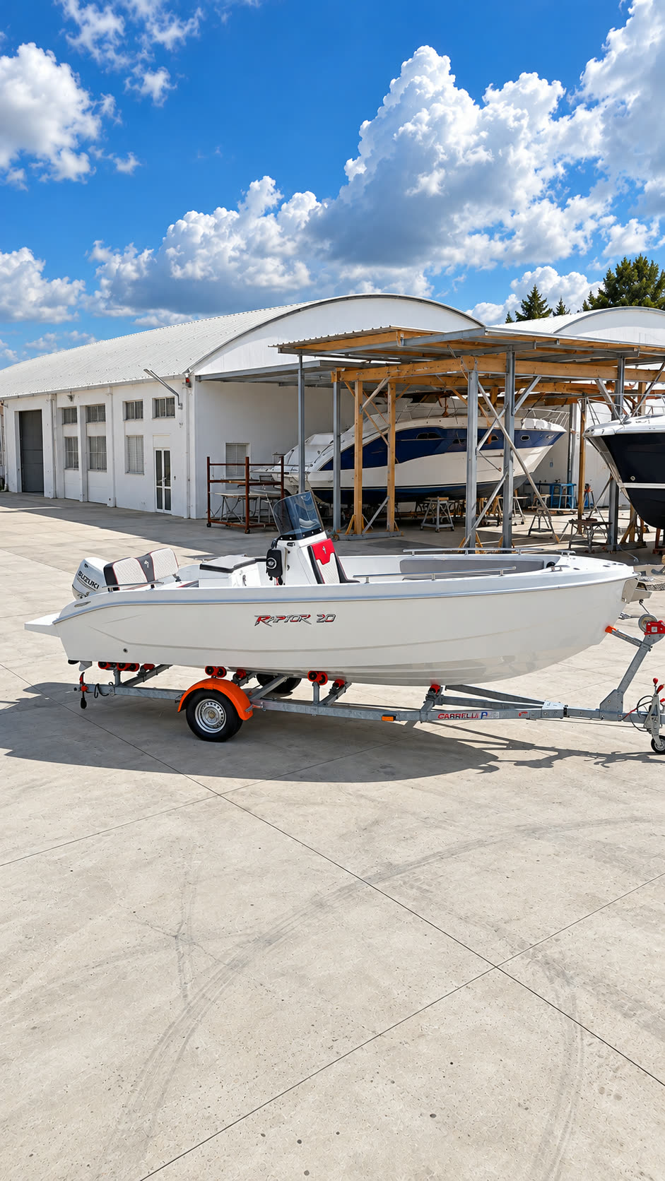 Dolphin Marine Raptor 20 — vista di lato, sul carrello di alaggio